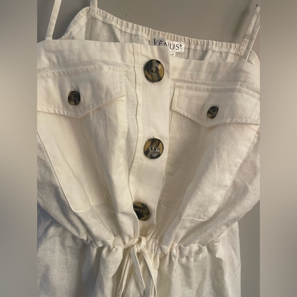 White sleeveless top with adjustable waist and button detailing from Venus - Picture 3 of 7